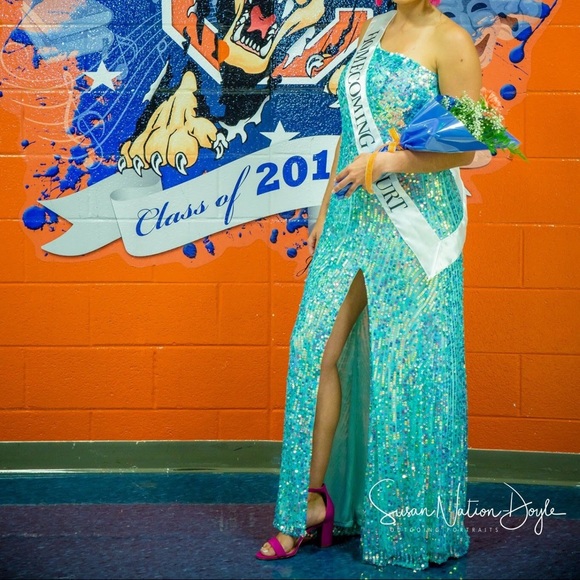 Mac Duggal Sequin Formal Dress - Picture 4 of 6